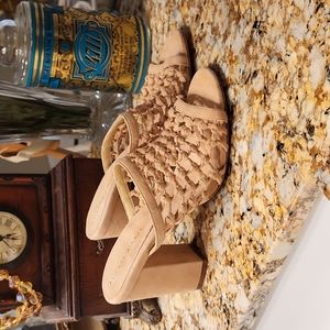 Sandals size 7 all leather brand new by Etienne Aigner   TAN